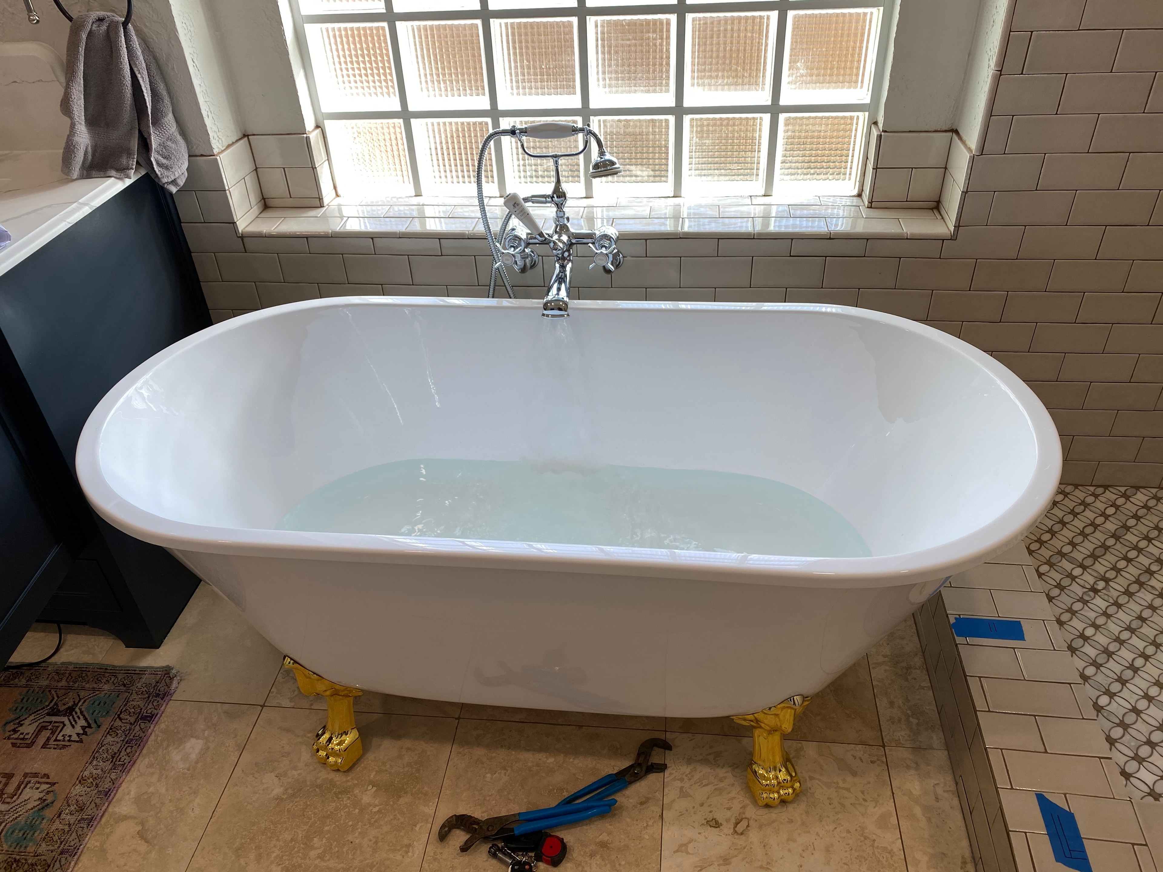Freestanding clawfoot bathtub installation